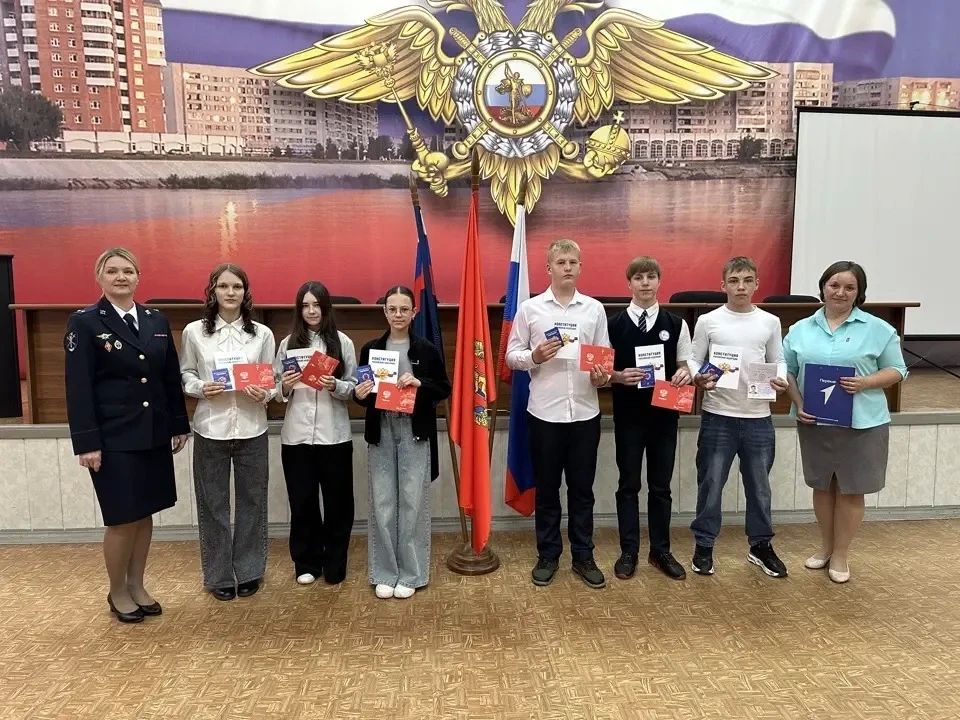 Торжественное событие в Зеленогорске: первые паспорта — юным гражданам России!