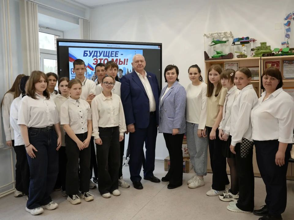 О выборах с двух сторон: откровенный разговор школьников с председателем ТИК и депутатом О выборах с двух сторон: откровенный разговор школьников с председателем ТИК и депутатом