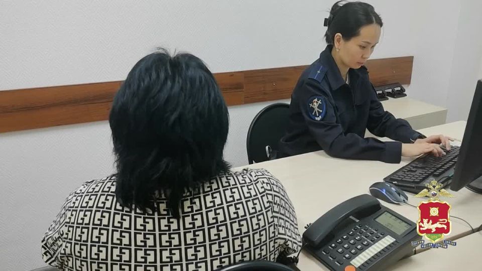 Полицейские Хакасии задержали курьера мошенников, забравшего деньги у матери погибшего участника СВО