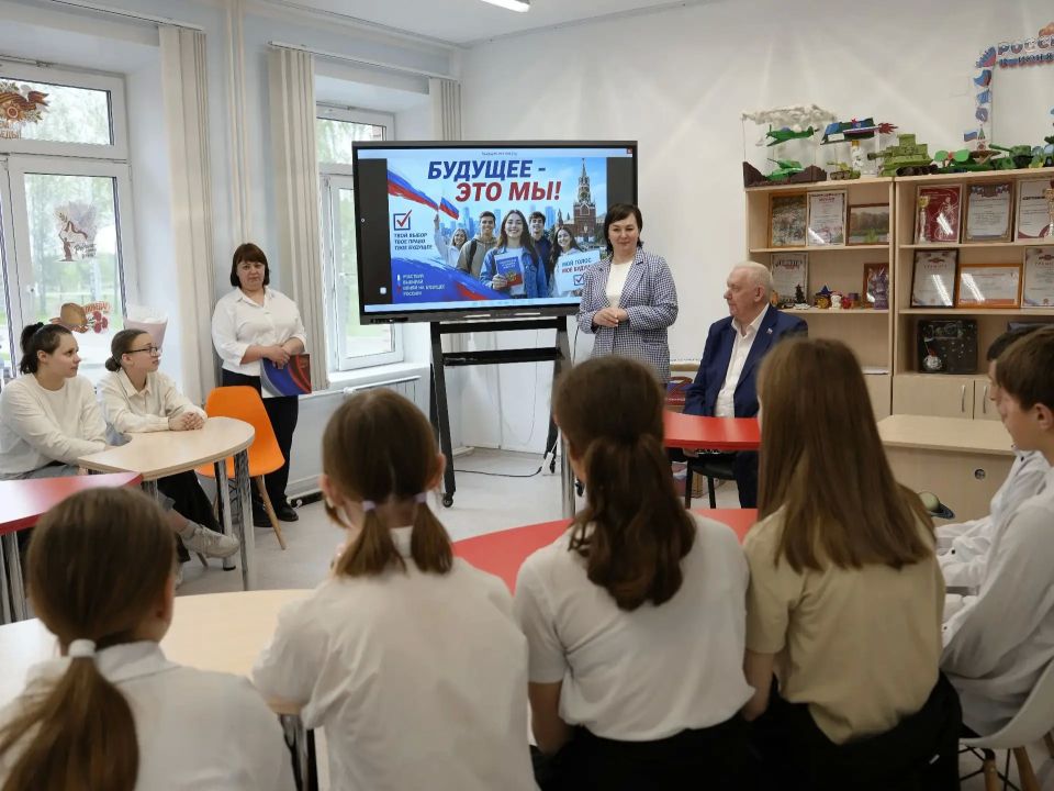 О выборах с двух сторон: откровенный разговор школьников с председателем ТИК и депутатом