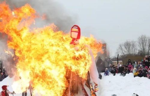 Праздничные гулянья в парке Долгопрудного завершились огненным шоу