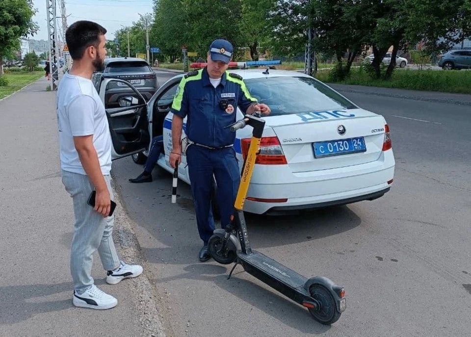С начала 2026 года в Красноярске сотрудники Госавтоинспекции зарегистрировали более 470 аварий с участием средств индивидуальной мобильности (электросамокатов, гироскутеров и другой техники)
