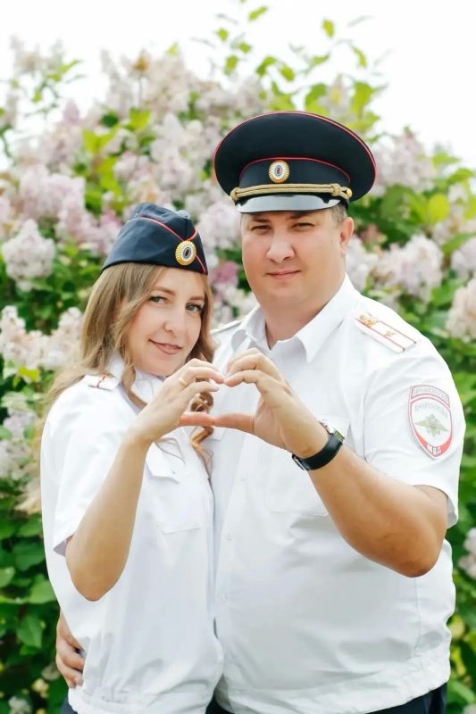 В Красноярском крае полицейские поздравляют с Днем семьи, любви и верности! В Красноярском крае полицейские поздравляют с Днем семьи, любви и верности!