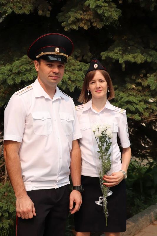 В Красноярском крае полицейские поздравляют с Днем семьи, любви и верности! В Красноярском крае полицейские поздравляют с Днем семьи, любви и верности!