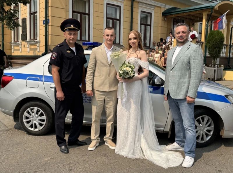 В Красноярском крае полицейские поздравляют с Днем семьи, любви и верности! В Красноярском крае полицейские поздравляют с Днем семьи, любви и верности!