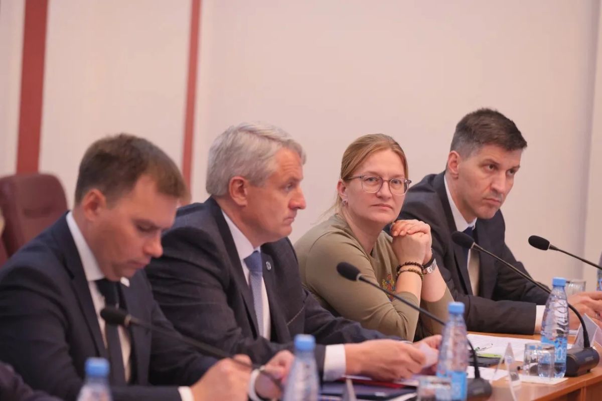 Михаил Котюков: Сегодня работаю в Дудинке. Через ее порт проходят грузы, от которых зависит жизнеобеспечение наших северных территорий Михаил Котюков: Сегодня работаю в Дудинке. Через ее порт проходят грузы, от которых зависит жизнеобеспечение наших северных территорий