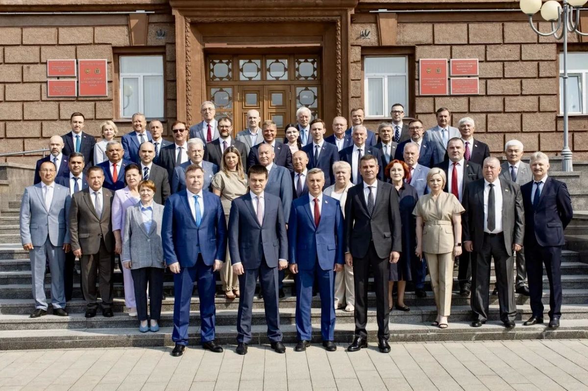 Михаил Котюков: Сегодня на сессии Законодательного Собрания края поблагодарил депутатов за совместную работу Михаил Котюков: Сегодня на сессии Законодательного Собрания края поблагодарил депутатов за совместную работу