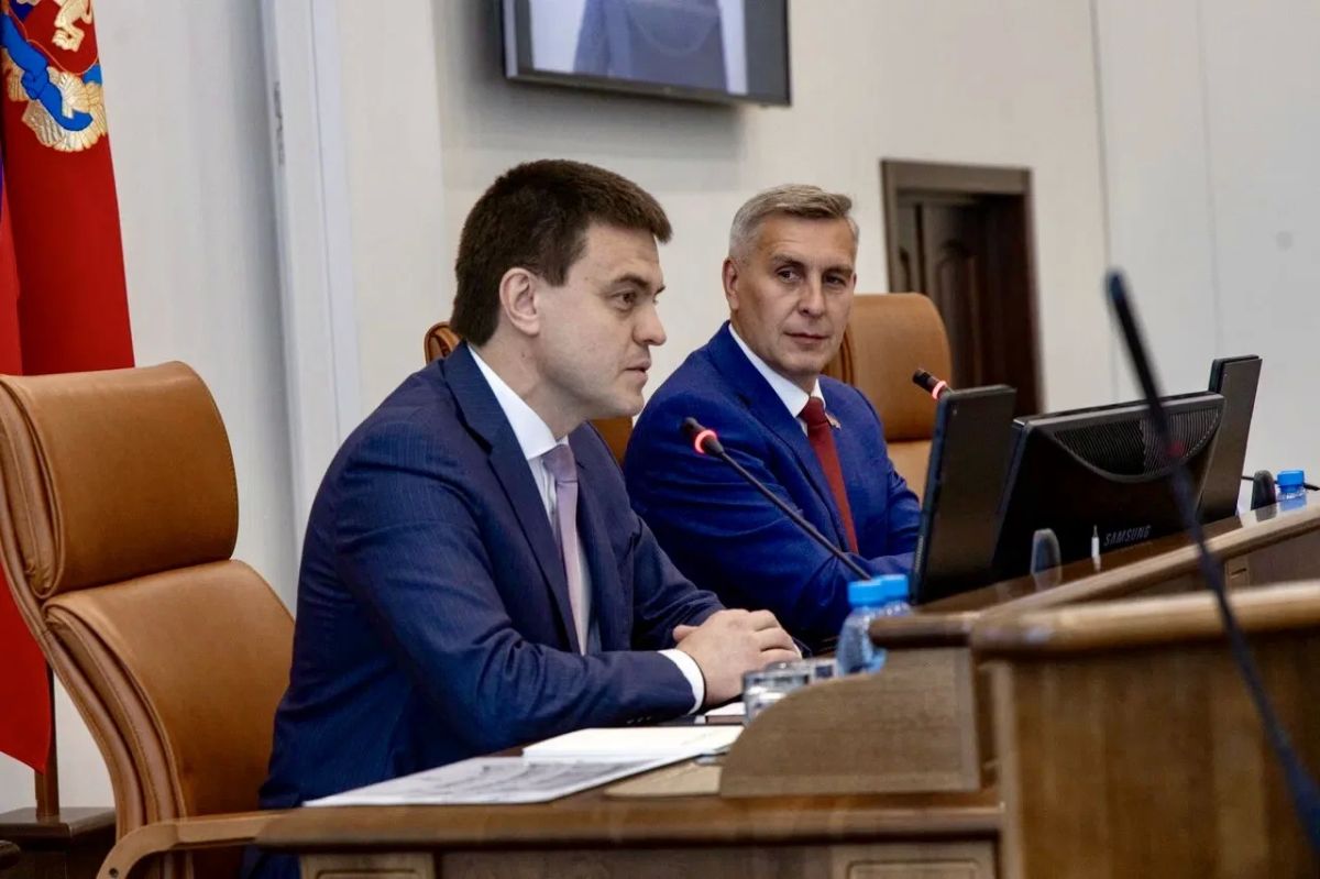 Михаил Котюков: Сегодня на сессии Законодательного Собрания края поблагодарил депутатов за совместную работу Михаил Котюков: Сегодня на сессии Законодательного Собрания края поблагодарил депутатов за совместную работу