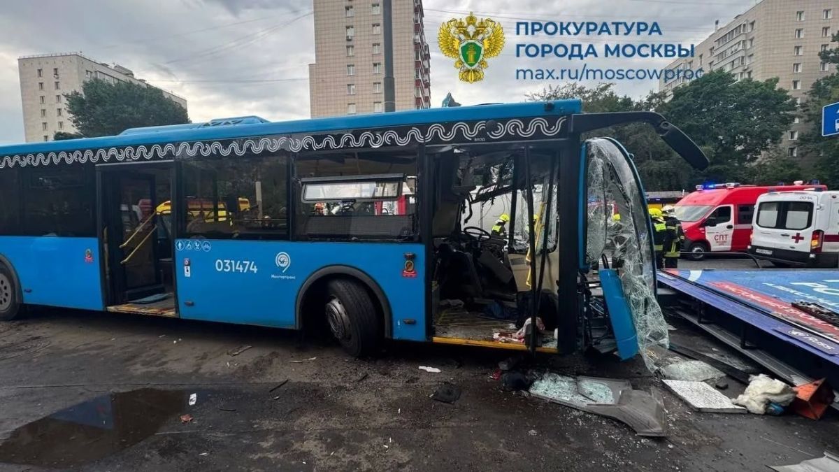 В центре Москвы произошло серьёзное ДТП с участием рейсового автобуса — пострадали 25 человек В центре Москвы произошло серьёзное ДТП с участием рейсового автобуса — пострадали 25 человек