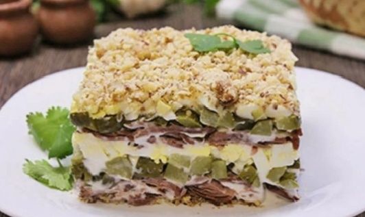 Новый теплый салат с говядиной: кулинарный шедевр для праздничного стола
