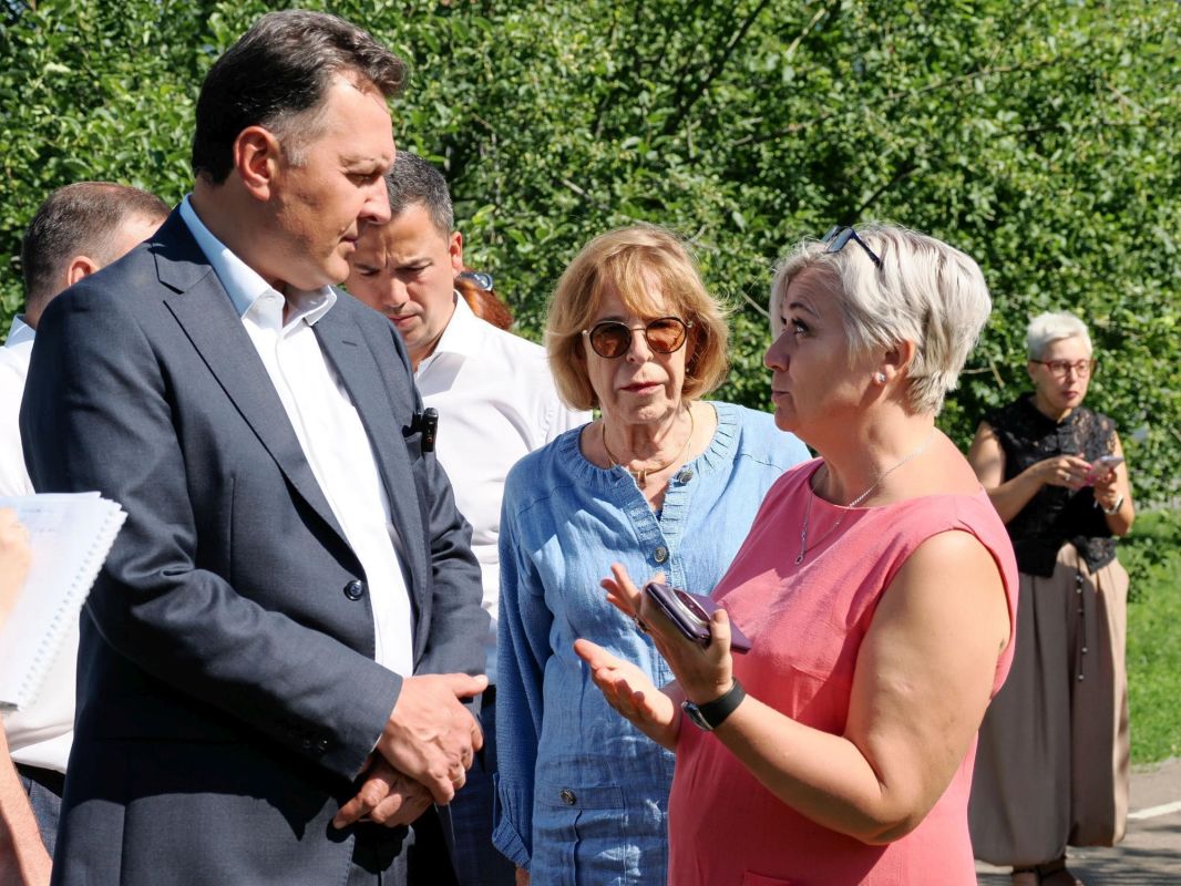 Председатель горсовета Наталия Фирюлина приняла участие в рабочей поездке главы Красноярска Сергея Верещагина по Кировскому району Председатель горсовета Наталия Фирюлина приняла участие в рабочей поездке главы Красноярска Сергея Верещагина по Кировскому району