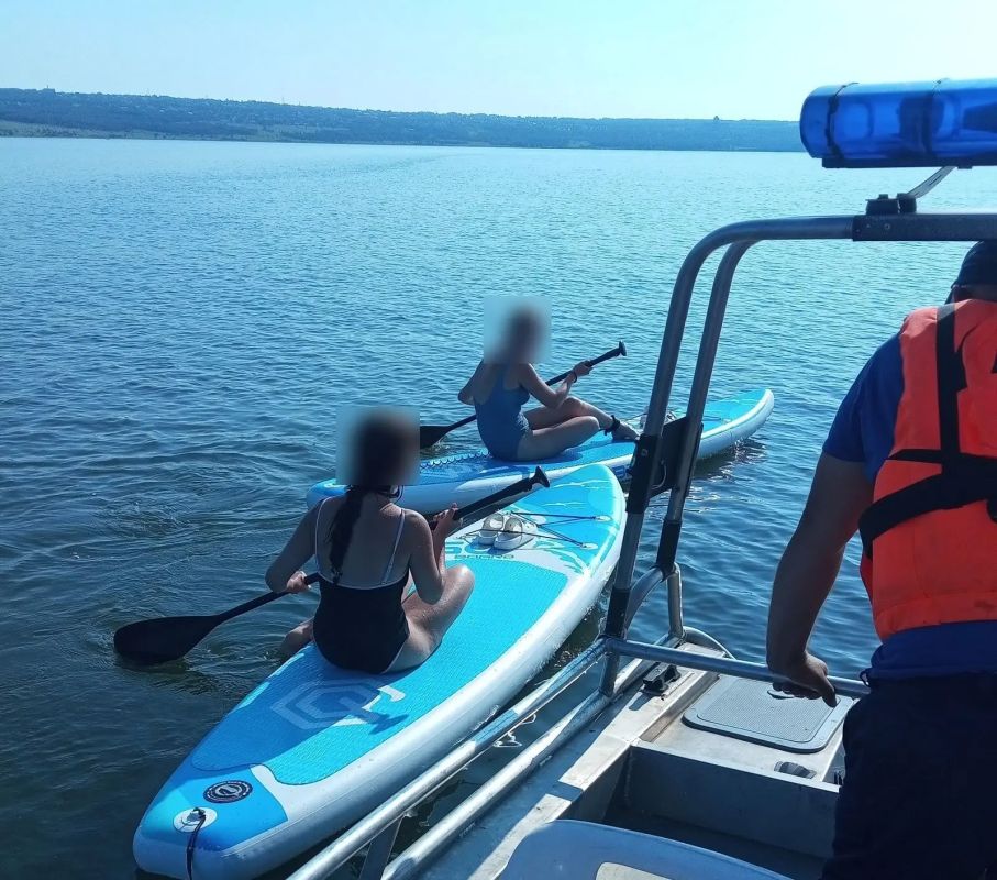 Две девочки на сапах потерялись на Красноярском водохранилище