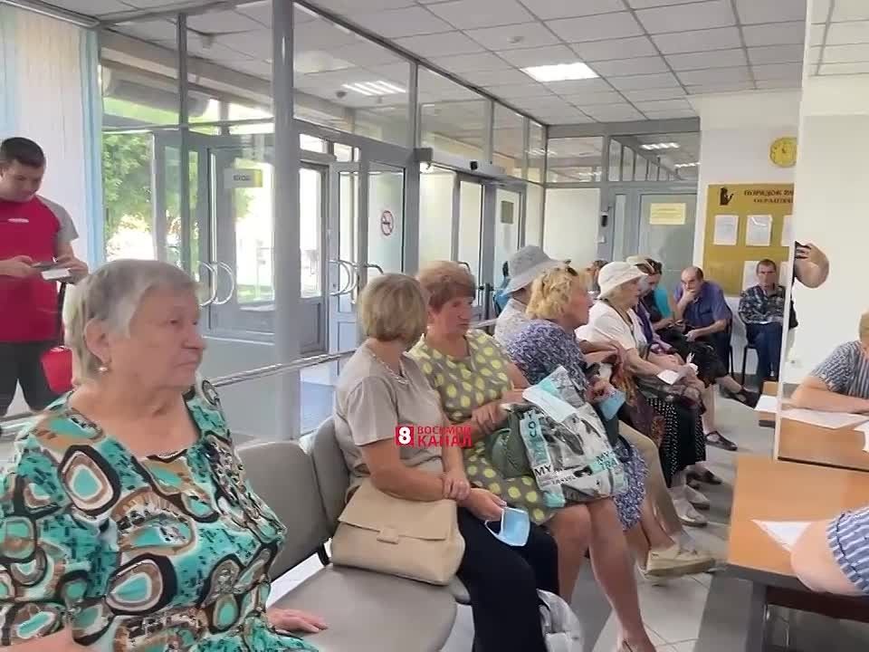 Сегодня на личный приём к депутату Законодательного Собрания Красноярского края Ирине Ивановой пришли более 30 человек