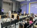 В Минусинске полицейские и общественники встретились с активистами трудовых отрядов старшеклассников, чтобы поговорить на серьёзные темы