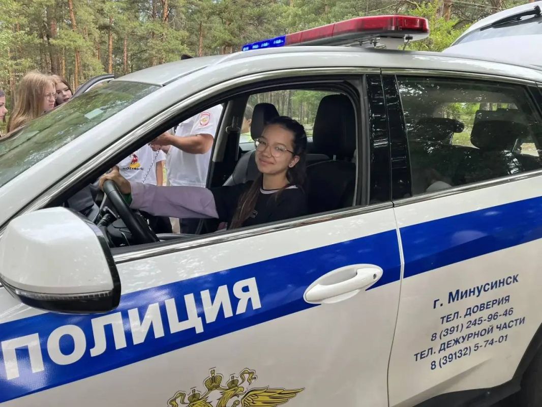 В минусинском детском лагере прошёл настоящий день открытых дверей в мир полиции! В минусинском детском лагере прошёл настоящий день открытых дверей в мир полиции!