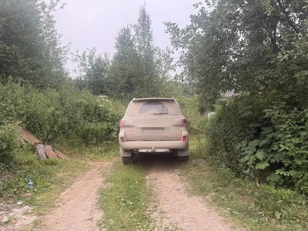 В Северо-Енисейском пьяный мужчина пытался уйти от полицейской погони в лесу и предъявил удостоверение погибшего брата В Северо-Енисейском пьяный мужчина пытался уйти от полицейской погони в лесу и предъявил удостоверение погибшего брата