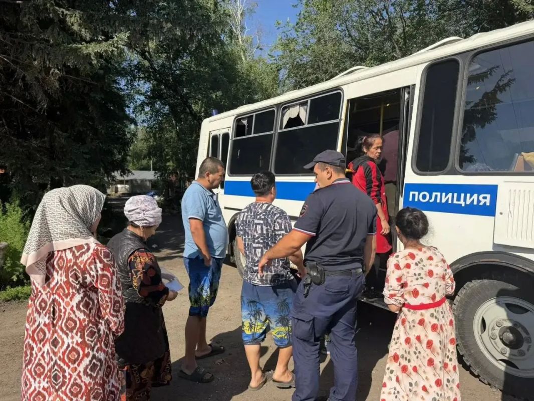В Красноярске полицейские совместно с добровольной народной дружиной провели рейд «Мигрант» В Красноярске полицейские совместно с добровольной народной дружиной провели рейд «Мигрант»