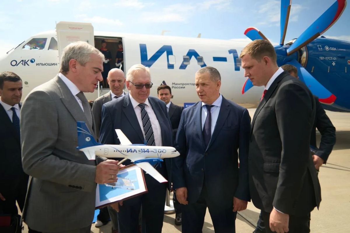 Новый самолет Ил-114-300, который составит основу парка Дальнего Востока на местных и региональных воздушных линиях, в преддверии ВЭФ прибыл во Владивосток Новый самолет Ил-114-300, который составит основу парка Дальнего Востока на местных и региональных воздушных линиях, в преддверии ВЭФ прибыл во Владивосток