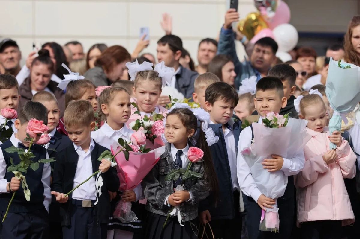 Михаил Котюков: Сегодня более 1400 ребят впервые пришли в новую школу в красноярском микрорайоне «Тихие Зори» Михаил Котюков: Сегодня более 1400 ребят впервые пришли в новую школу в красноярском микрорайоне «Тихие Зори»