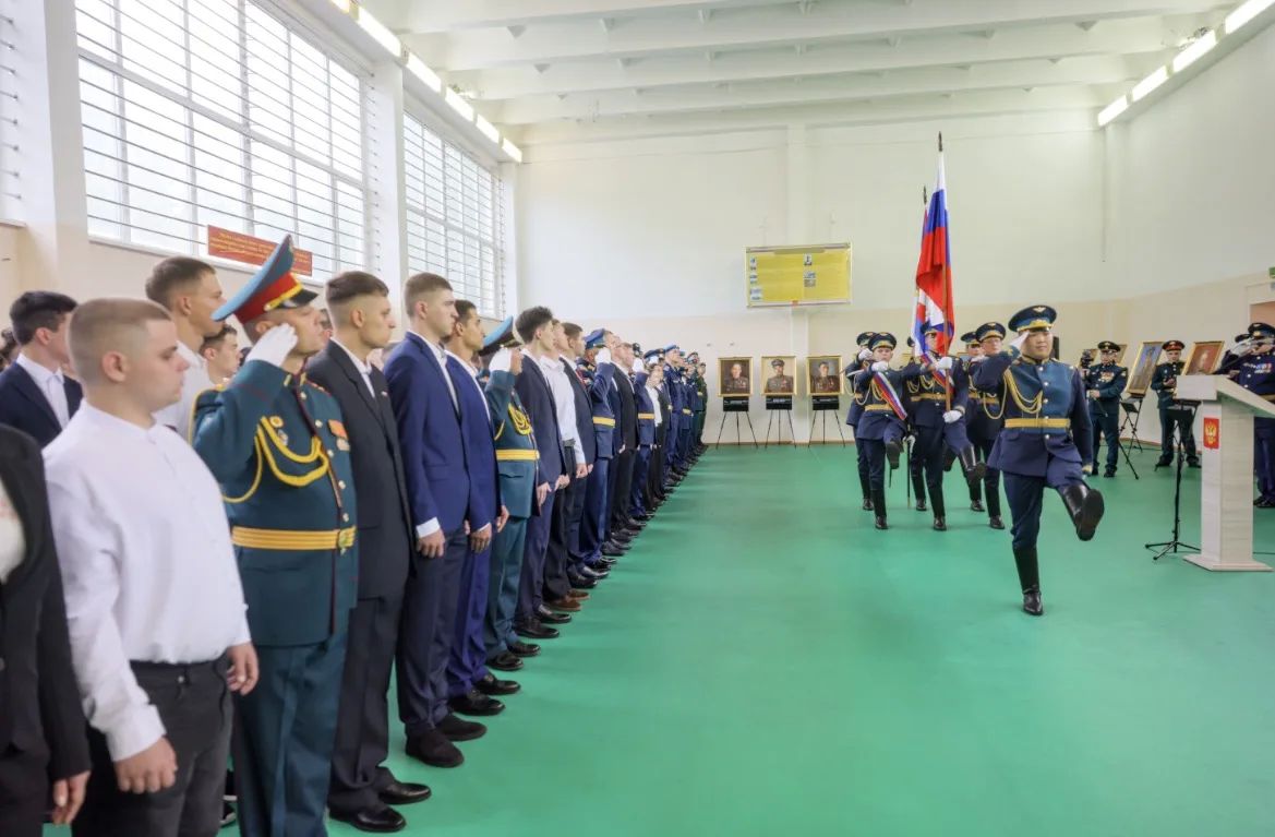 Михаил Котюков: Вместе с директором военно-инженерного института СФУ Евгением Гариным и ветеранами специальной военной операции поздравили курсантов-первокурсников с началом учебного года Михаил Котюков: Вместе с директором военно-инженерного института СФУ Евгением Гариным и ветеранами специальной военной операции поздравили курсантов-первокурсников с началом учебного года