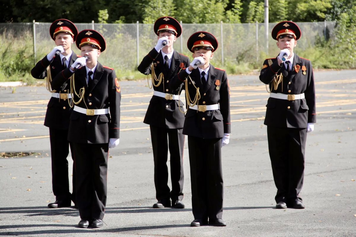 В Красноярске офицеры СК России приняли участие в торжественном построении Красноярского кадетского корпуса имени А.И. Лебедя и поздравили учеников с Днем знаний В Красноярске офицеры СК России приняли участие в торжественном построении Красноярского кадетского корпуса имени А.И. Лебедя и поздравили учеников с Днем знаний