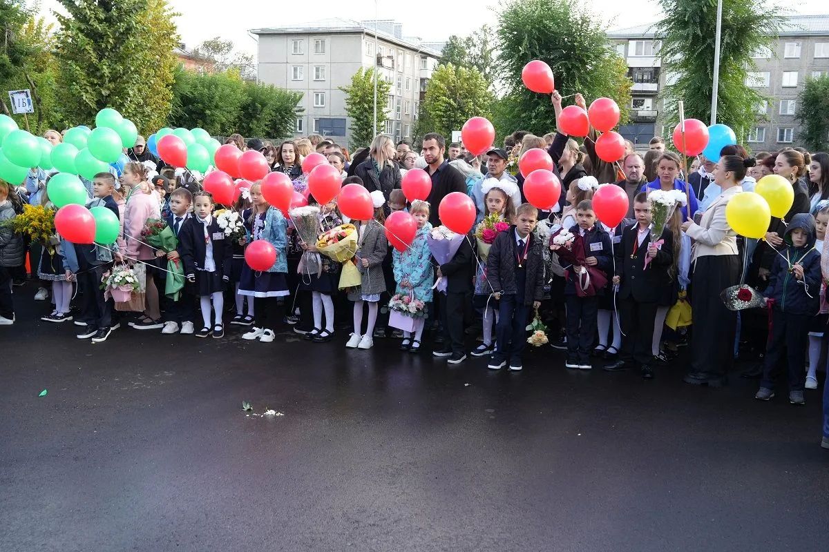 В День знаний открылись 4 школы города после капитального ремонта и одна школа-новостройка В День знаний открылись 4 школы города после капитального ремонта и одна школа-новостройка