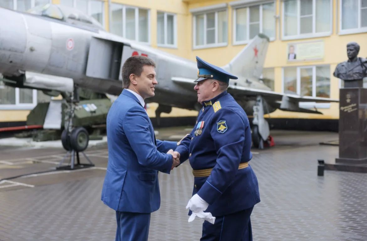 Михаил Котюков: Вместе с директором военно-инженерного института СФУ Евгением Гариным и ветеранами специальной военной операции поздравили курсантов-первокурсников с началом учебного года Михаил Котюков: Вместе с директором военно-инженерного института СФУ Евгением Гариным и ветеранами специальной военной операции поздравили курсантов-первокурсников с началом учебного года