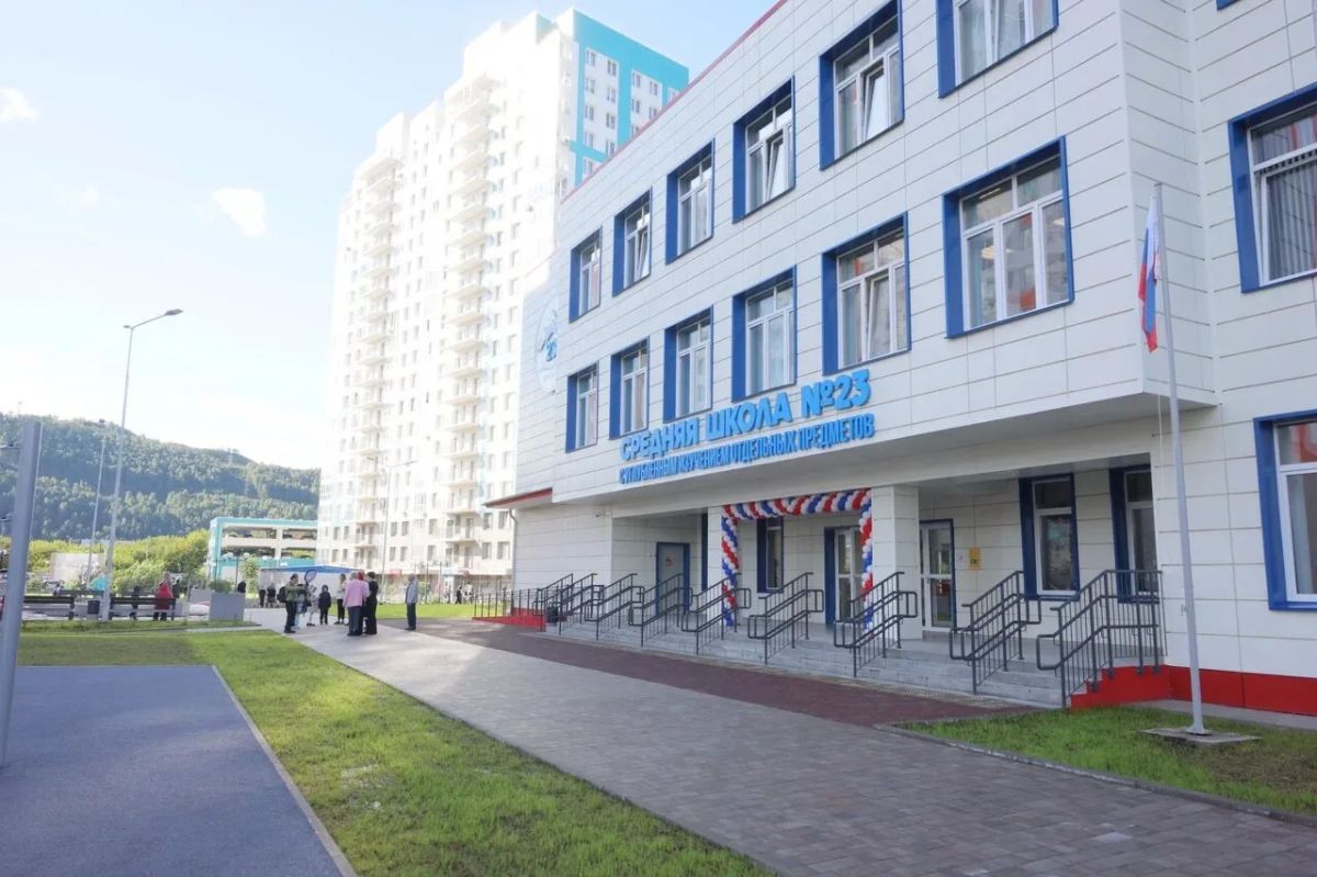Михаил Котюков: Сегодня более 1400 ребят впервые пришли в новую школу в красноярском микрорайоне «Тихие Зори» Михаил Котюков: Сегодня более 1400 ребят впервые пришли в новую школу в красноярском микрорайоне «Тихие Зори»
