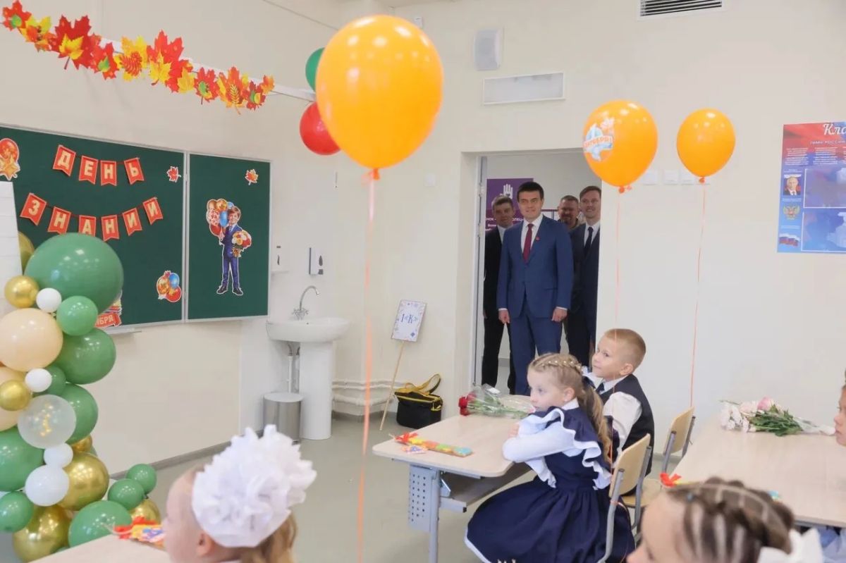 Михаил Котюков: Сегодня более 1400 ребят впервые пришли в новую школу в красноярском микрорайоне «Тихие Зори» Михаил Котюков: Сегодня более 1400 ребят впервые пришли в новую школу в красноярском микрорайоне «Тихие Зори»
