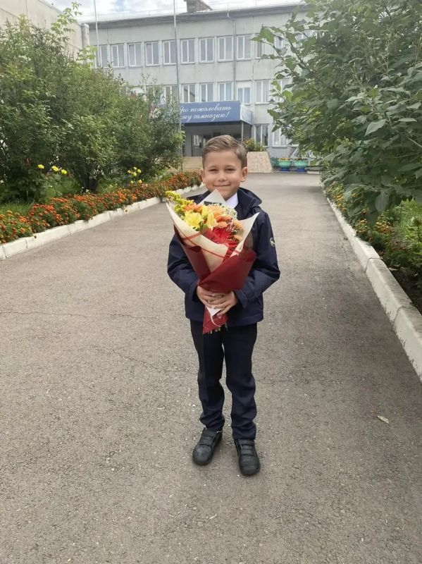 Глава Красноярска поделился семейными фото своих «четырёх отцовских первых сентября» Глава Красноярска поделился семейными фото своих «четырёх отцовских первых сентября»