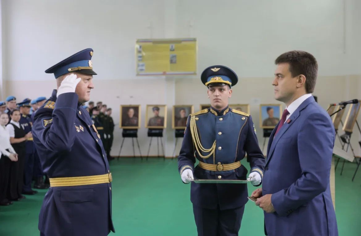 Михаил Котюков: Вместе с директором военно-инженерного института СФУ Евгением Гариным и ветеранами специальной военной операции поздравили курсантов-первокурсников с началом учебного года Михаил Котюков: Вместе с директором военно-инженерного института СФУ Евгением Гариным и ветеранами специальной военной операции поздравили курсантов-первокурсников с началом учебного года