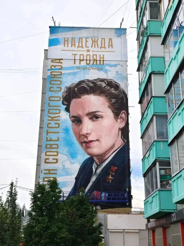 Два новых мурала с Героями Советского Союза появились в Красноярске Два новых мурала с Героями Советского Союза появились в Красноярске