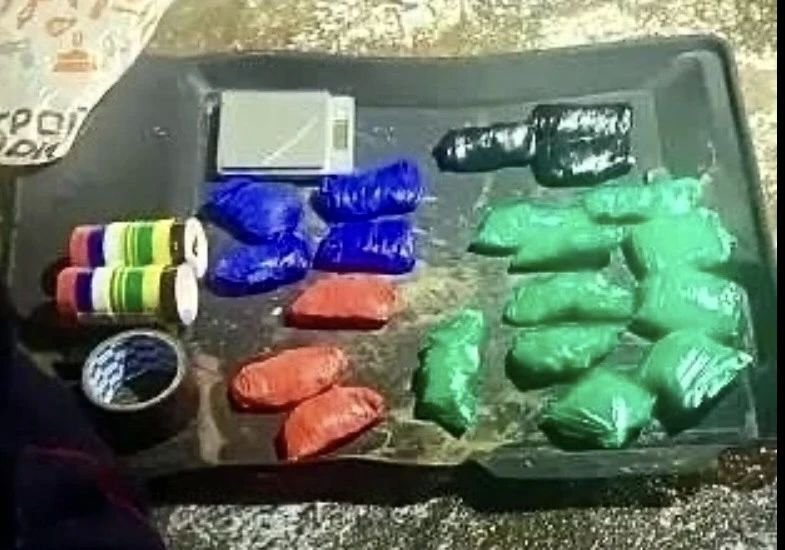 В Красноярске сотрудники полка ДПС пресекли незаконный оборот более 2700 граммов наркотических веществ В Красноярске сотрудники полка ДПС пресекли незаконный оборот более 2700 граммов наркотических веществ