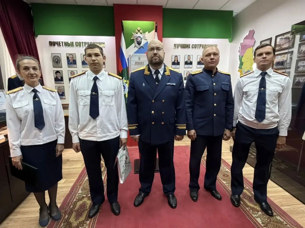 В Главном следственном управлении выпускник ведомственной академии принял Присягу сотрудника Следственного комитета Российской Федерации В Главном следственном управлении выпускник ведомственной академии принял Присягу сотрудника Следственного комитета Российской Федерации