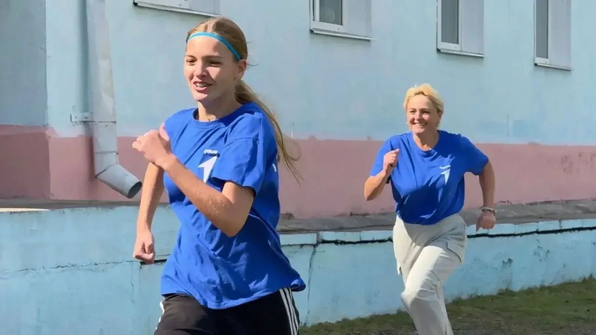 Всей семьёй — к победе!. 5 сентября стадион «Локомотив» в Иланском стал точкой притяжения для самых активных и спортивных семей округа Всей семьёй — к победе!. 5 сентября стадион «Локомотив» в Иланском стал точкой притяжения для самых активных и спортивных семей округа