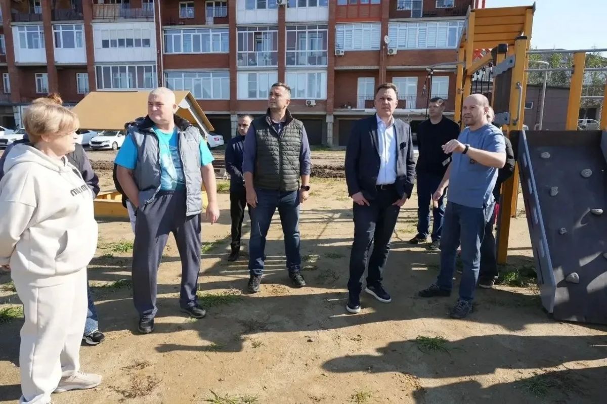 Глава Красноярска показал новые дороги в Солонцах Глава Красноярска показал новые дороги в Солонцах
