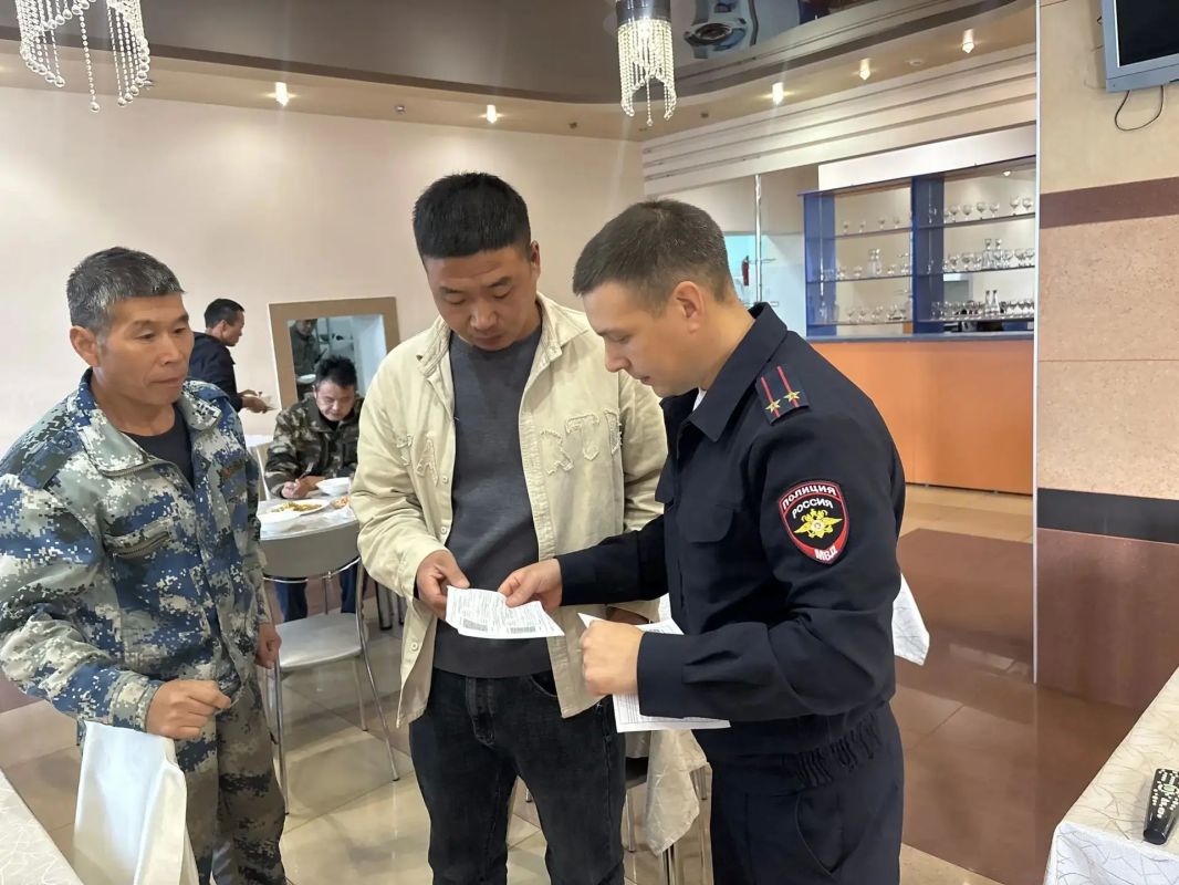 В Канском округе полицейские задержали нелегальных мигрантов, пытавшихся выдать себя за экотуристов и коммерсантов В Канском округе полицейские задержали нелегальных мигрантов, пытавшихся выдать себя за экотуристов и коммерсантов