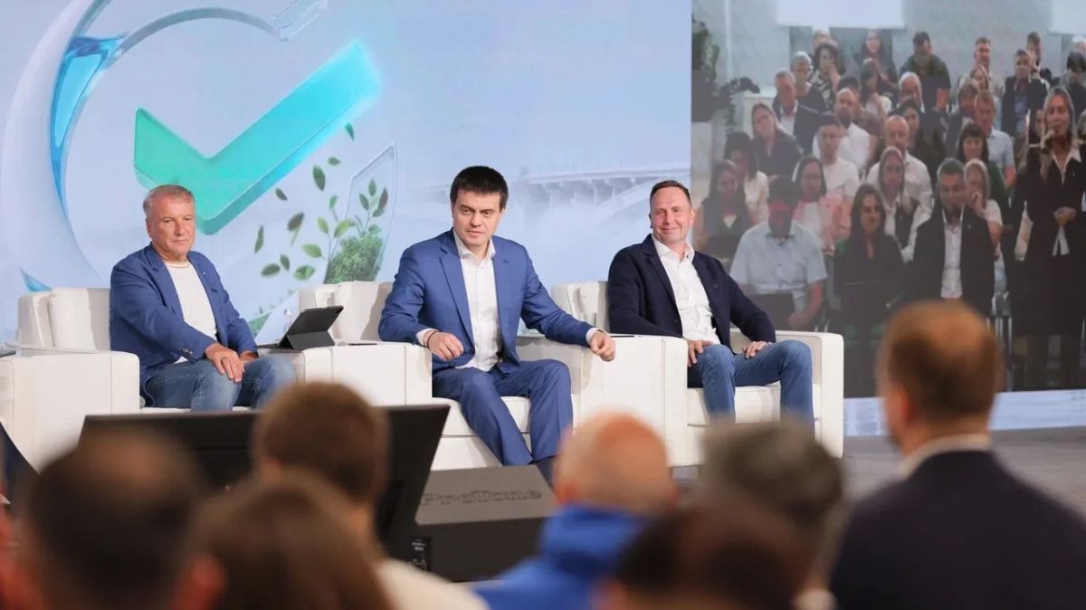 Михаил Котюков: Вчера команда Сбера во главе с Германом Грефом работала в Красноярске Михаил Котюков: Вчера команда Сбера во главе с Германом Грефом работала в Красноярске