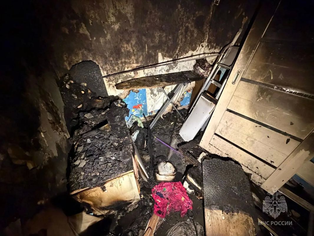 В Норильске спасли 8 человек из горящего дома В Норильске спасли 8 человек из горящего дома