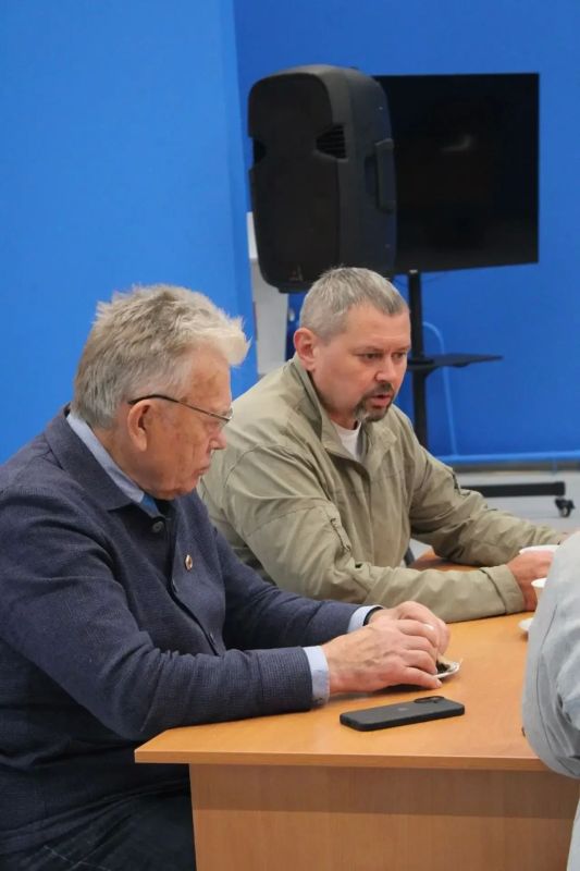 Сегодня с рабочей поездкой посетили Агинское кандидаты в депутаты Законодательного Собрания Красноярского края Олег Ликонцев и Виктор Кардашов Сегодня с рабочей поездкой посетили Агинское кандидаты в депутаты Законодательного Собрания Красноярского края Олег Ликонцев и Виктор Кардашов