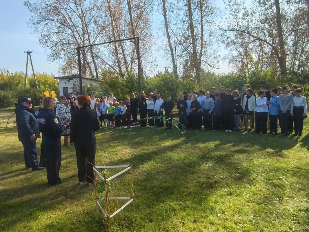 9 сентября в Решотинской основной школе прошла плановая тренировка по пожарной безопасности 9 сентября в Решотинской основной школе прошла плановая тренировка по пожарной безопасности