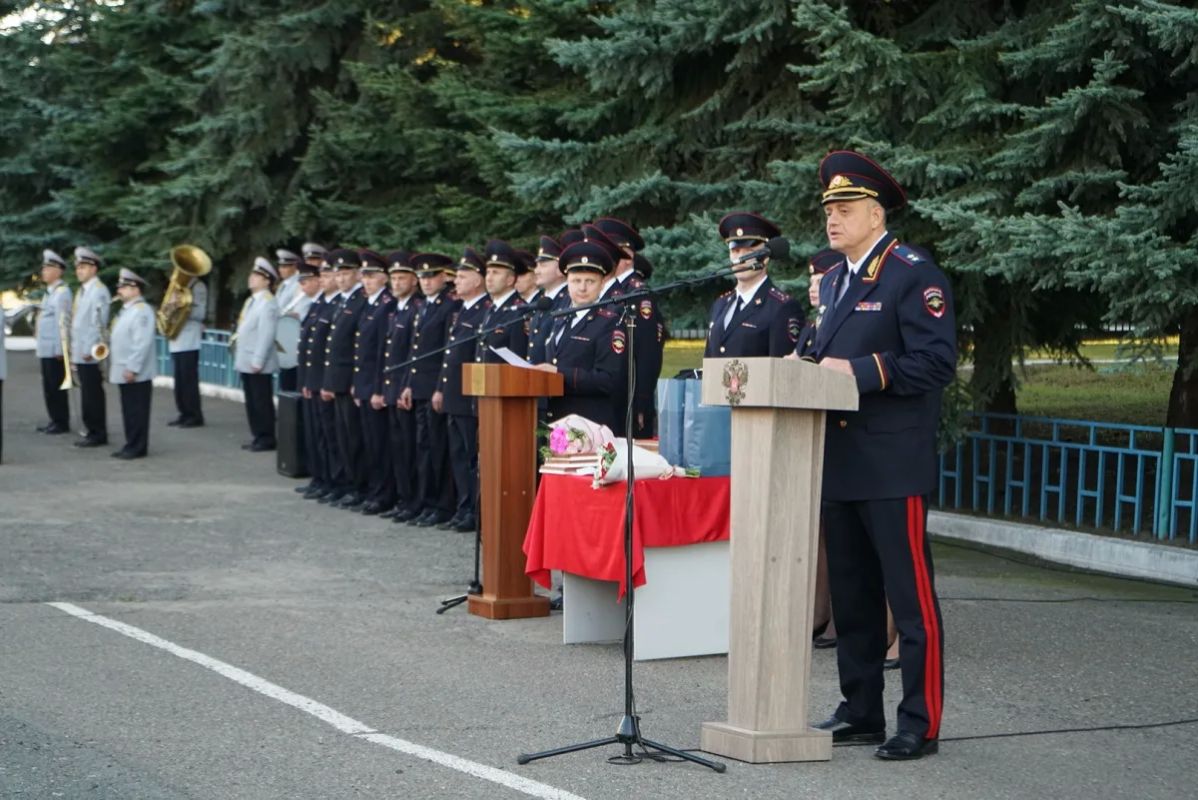 От конкурса до подвига: ко Дню ППС в Красноярске наградили лучших сотрудников и полицейского, проявившего мужество во время службы От конкурса до подвига: ко Дню ППС в Красноярске наградили лучших сотрудников и полицейского, проявившего мужество во время службы