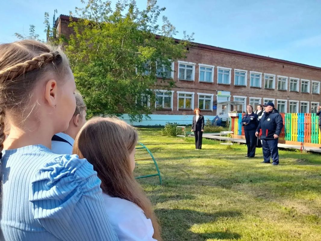 9 сентября в Решотинской основной школе прошла плановая тренировка по пожарной безопасности 9 сентября в Решотинской основной школе прошла плановая тренировка по пожарной безопасности