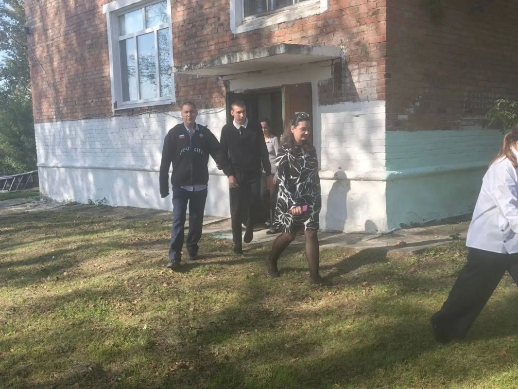 9 сентября в Решотинской основной школе прошла плановая тренировка по пожарной безопасности 9 сентября в Решотинской основной школе прошла плановая тренировка по пожарной безопасности