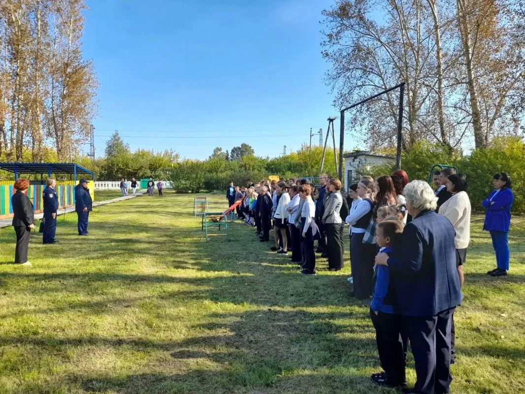 9 сентября в Решотинской основной школе прошла плановая тренировка по пожарной безопасности 9 сентября в Решотинской основной школе прошла плановая тренировка по пожарной безопасности