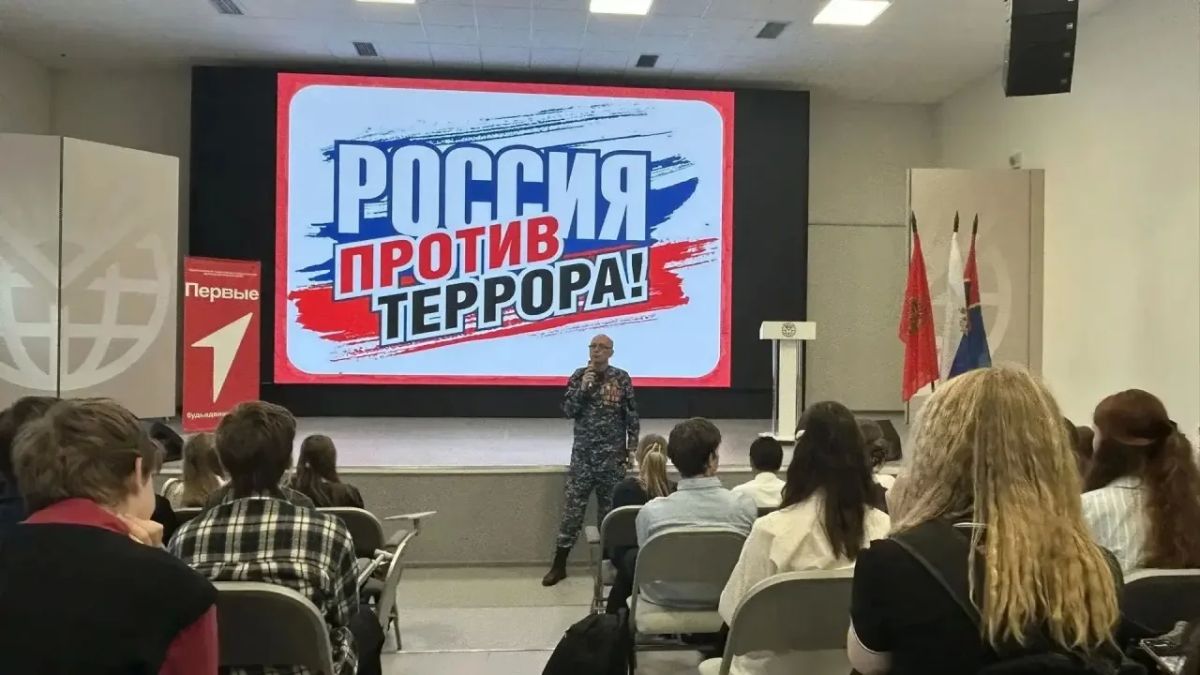 В Красноярске председатель Совета ветеранов полка ППСП, ветеран боевых действий на Северном Кавказе провел Уроки Памяти для учеников школы № 46 и лицея № 11