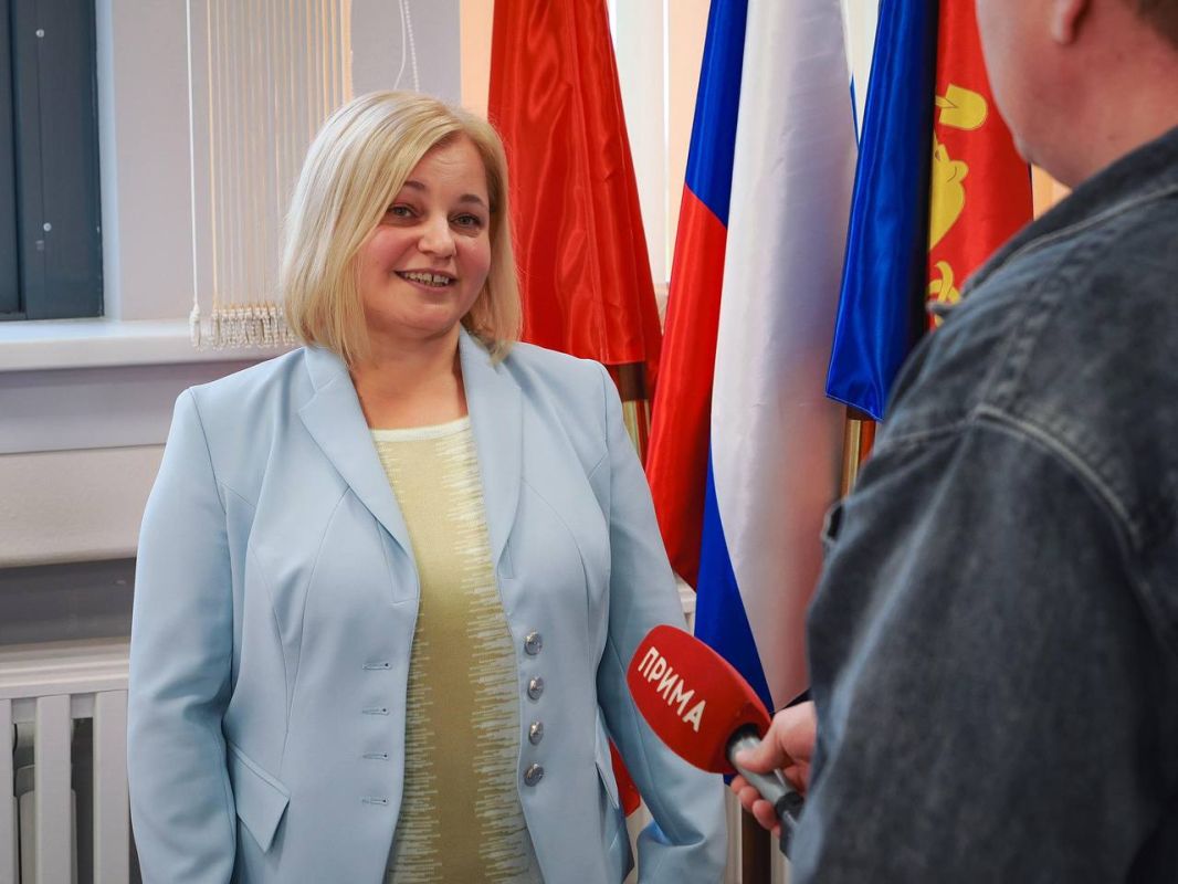Депутат Юлия Белоголова встретилась со старшеклассниками гимназии №9 Депутат Юлия Белоголова встретилась со старшеклассниками гимназии №9