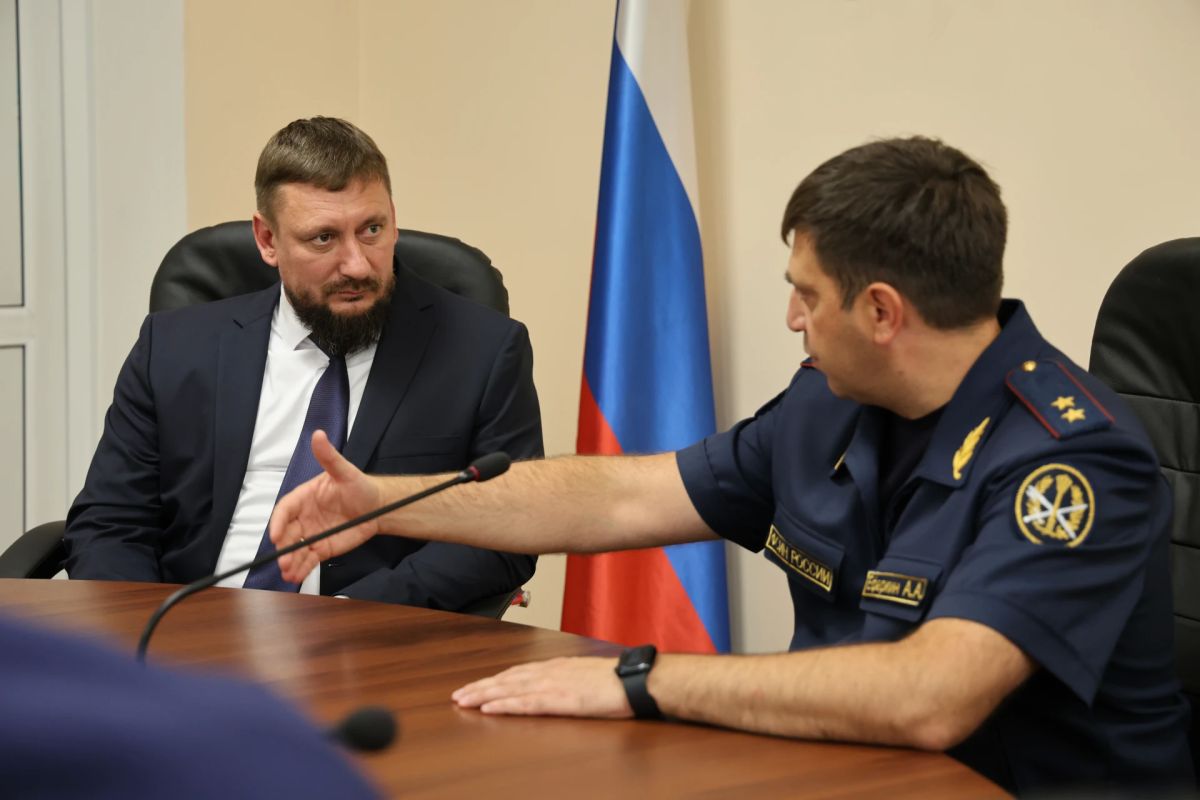 В ГУФСИН состоялась рабочая встреча начальника пенитенциарного ведомства Антона Ефаркина и руководителя агентства труда и занятости населения Красноярского края Станислава Салашнева В ГУФСИН состоялась рабочая встреча начальника пенитенциарного ведомства Антона Ефаркина и руководителя агентства труда и занятости населения Красноярского края Станислава Салашнева