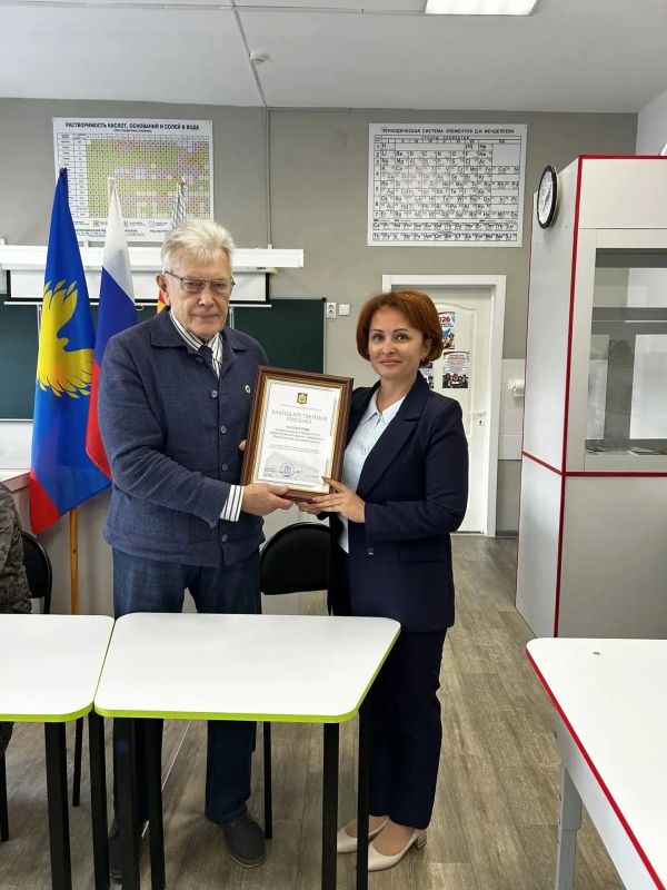 14 сентября в Решотинской основной школе прошла встреча депутата Заксобрания края Виктора Кардашова с педагогами и сотрудниками 14 сентября в Решотинской основной школе прошла встреча депутата Заксобрания края Виктора Кардашова с педагогами и сотрудниками