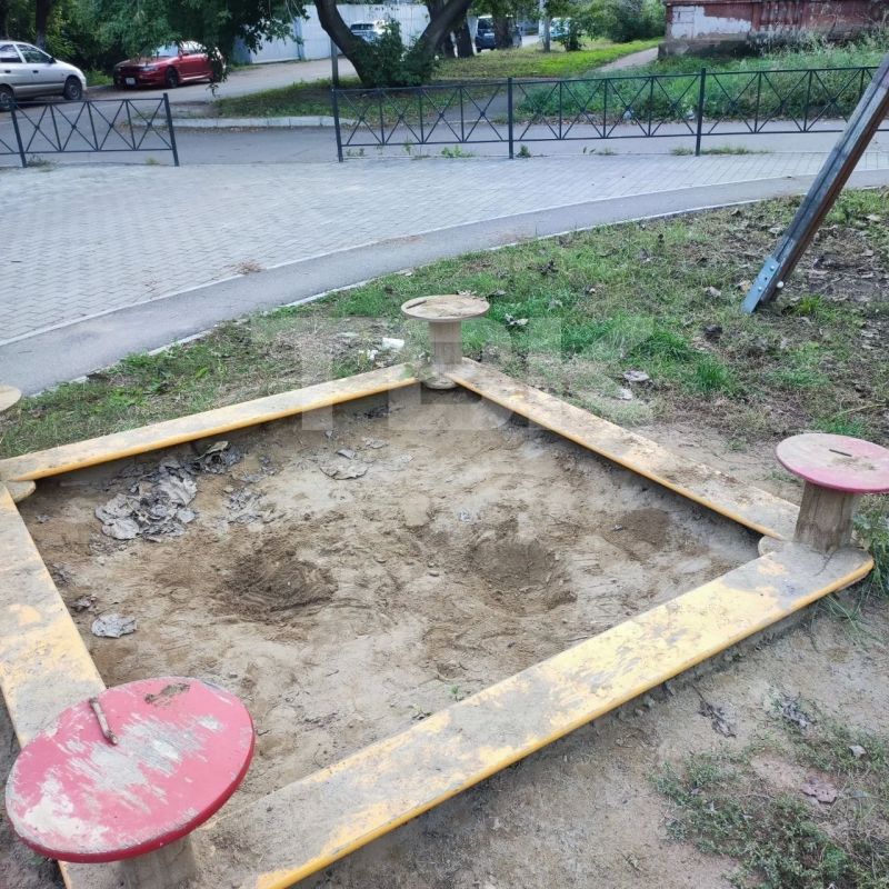 Что не так с детскими площадками в сквере «Калининский»? Что не так с детскими площадками в сквере «Калининский»?